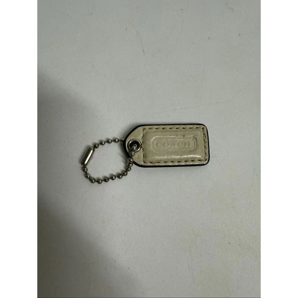 COACH Creme White LEATHER KEY FOB BAG CHARM KEYCHAIN HANGTAG TAG 1,25”